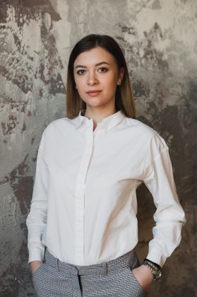 Єлизавета Кострікова, помічник юриста Glagos + лого